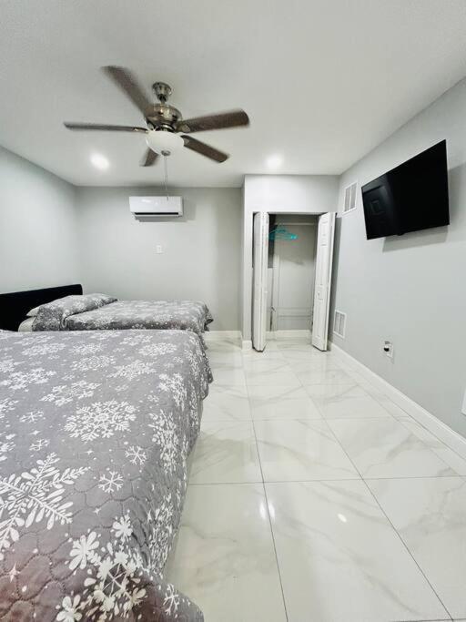 Grey Novo Studio + Free-Parking&Wifi Tampa Esterno foto