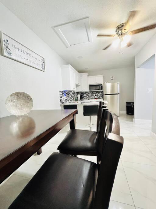 Grey Novo Studio + Free-Parking&Wifi Tampa Esterno foto