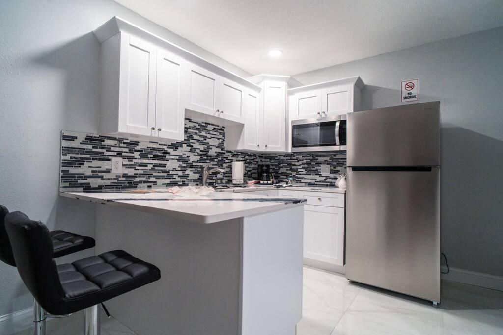 Grey Novo Studio + Free-Parking&Wifi Tampa Esterno foto