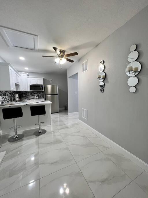 Grey Novo Studio + Free-Parking&Wifi Tampa Esterno foto